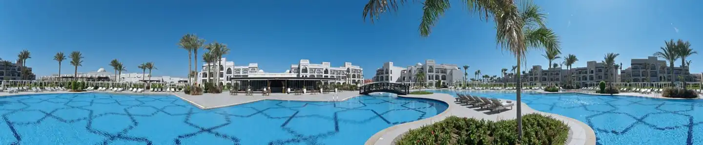 Steigenberger Alcazar Pool