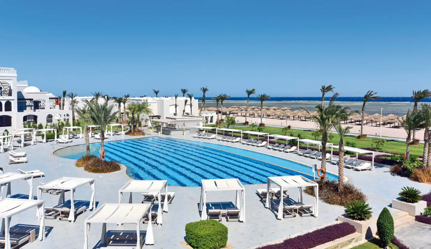Steigenberger Alcazar Pool