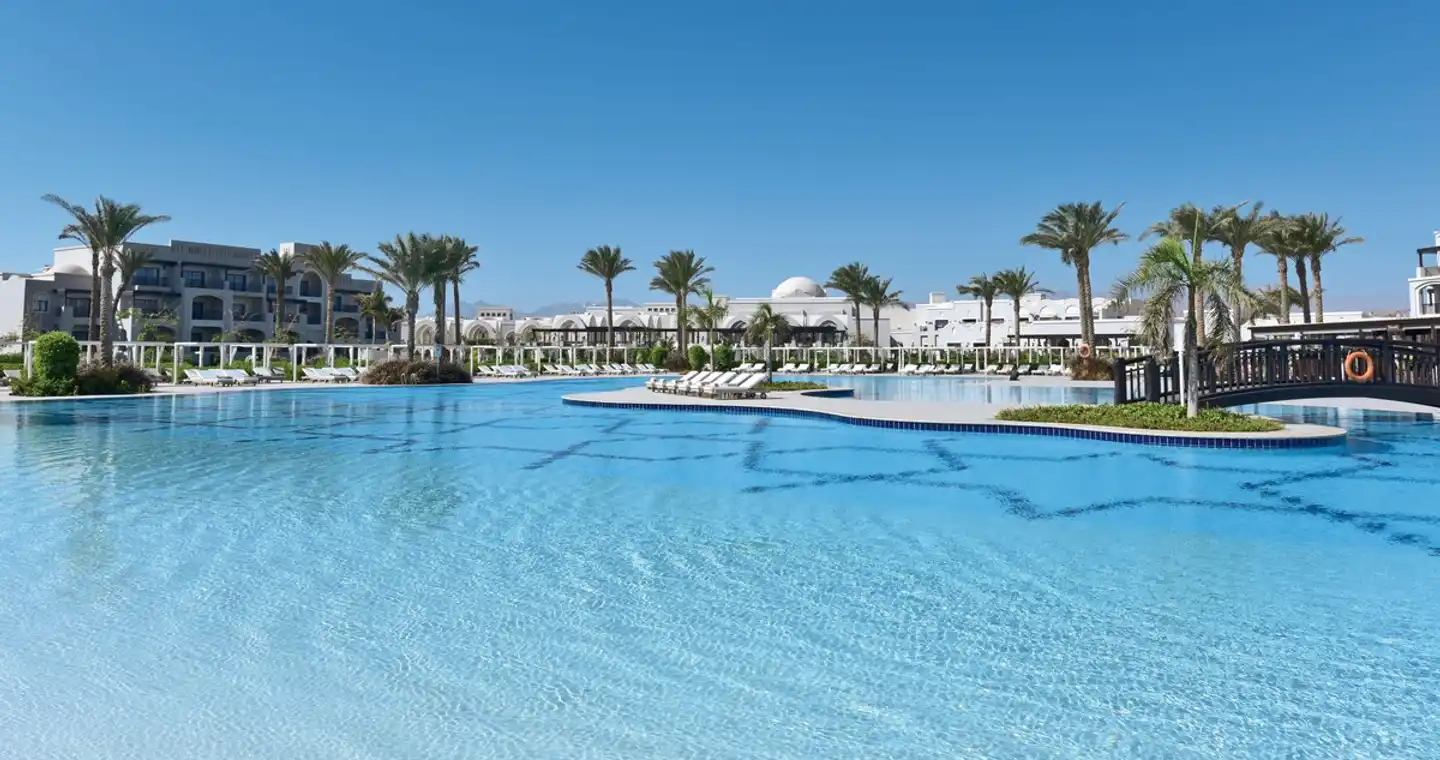 Steigenberger Alcazar Pool