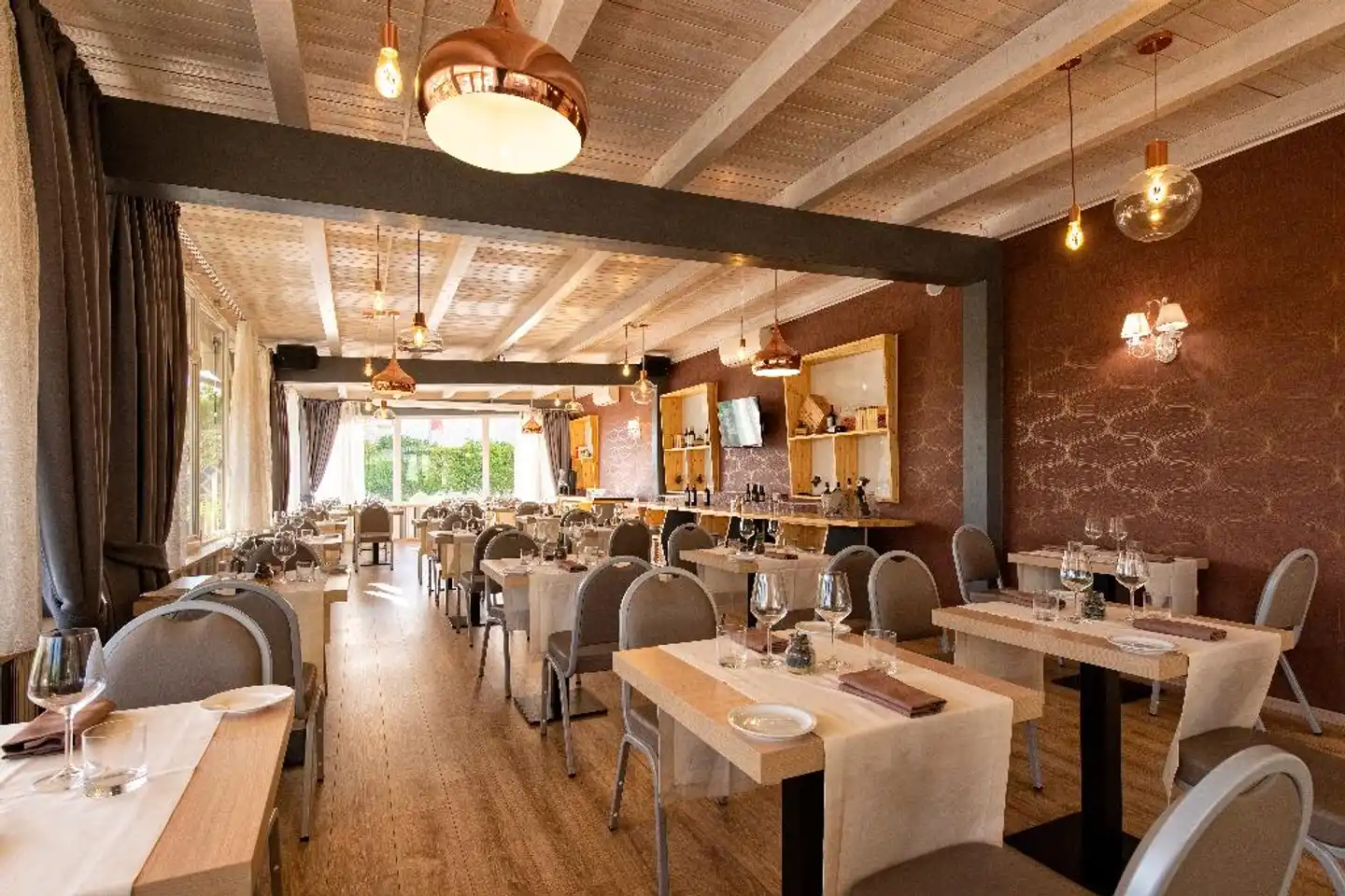Simon Hotel Restaurant