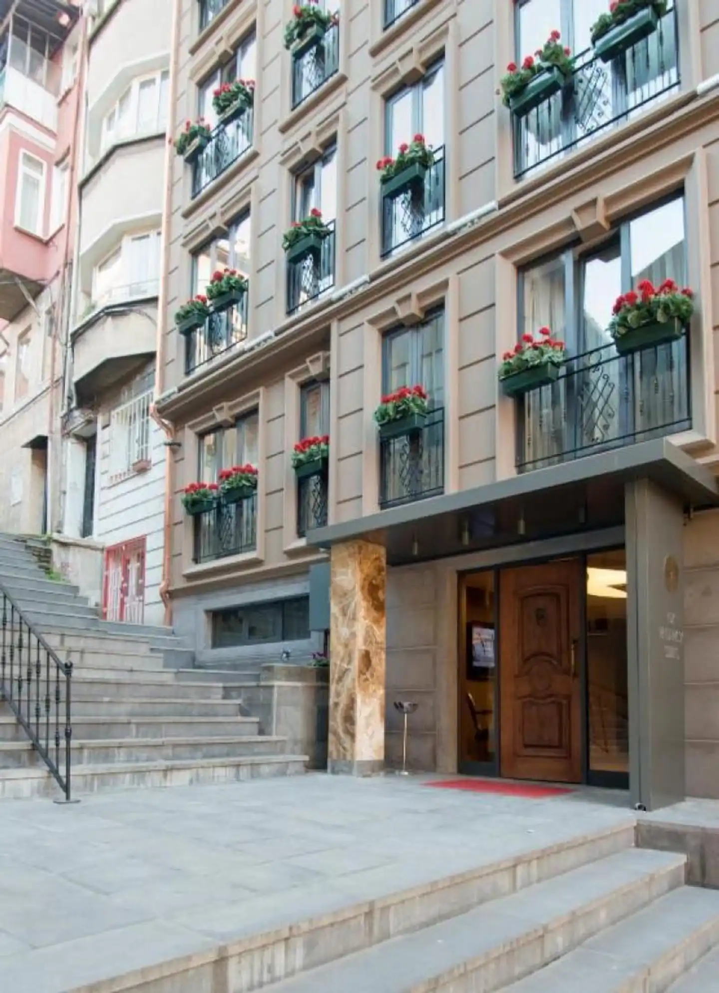 GK Regency Suites Aussenansicht
