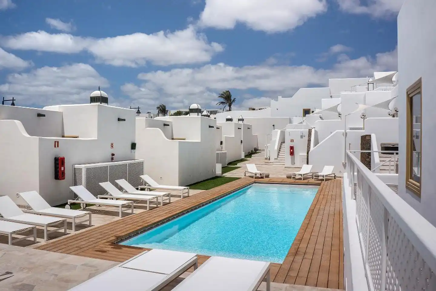 Apartamentos La Concha Boutique Pool