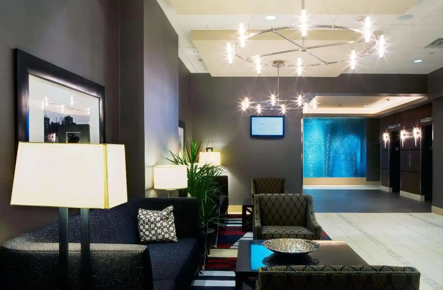 DoubleTree by Hilton Cleveland/Downtown Lakeside Lobby