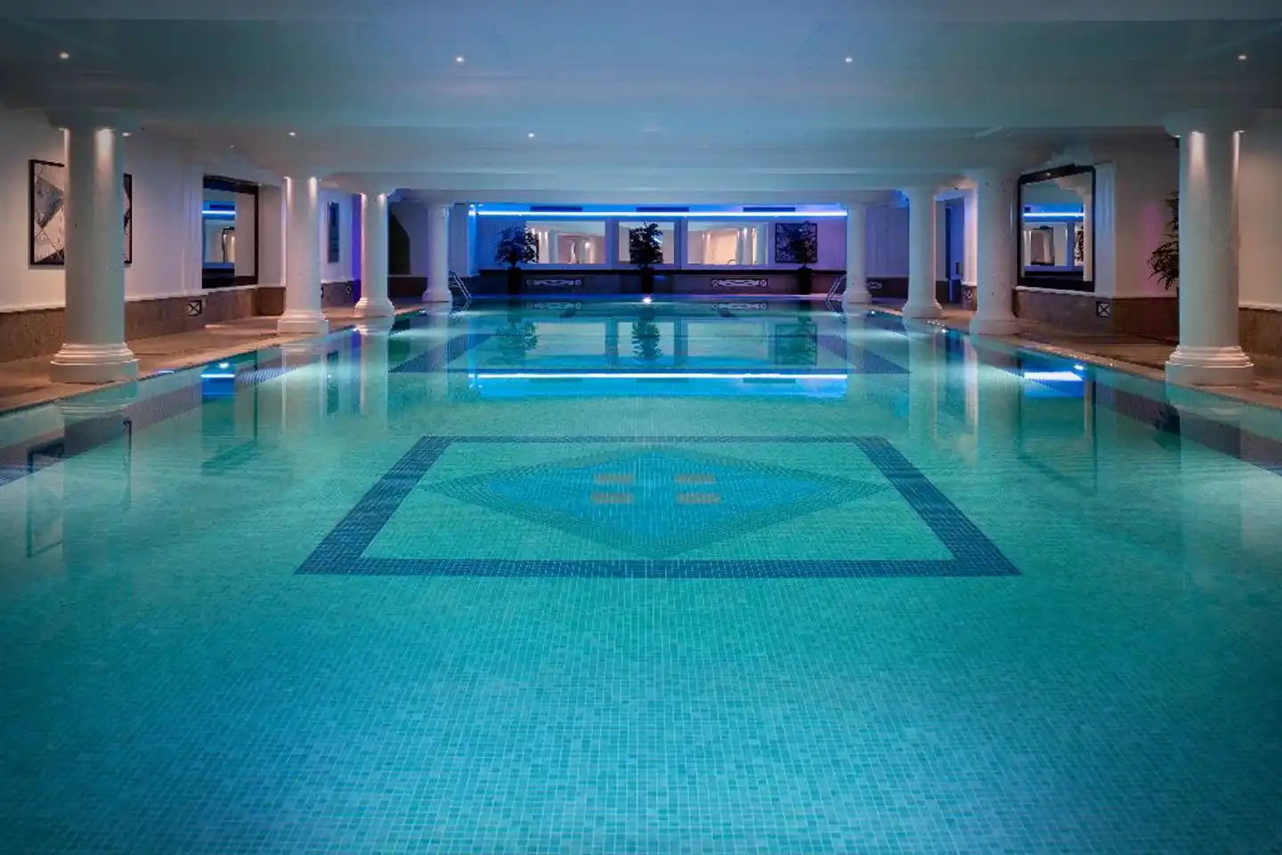 Leonardo Royal Hotel London City Hallenbad