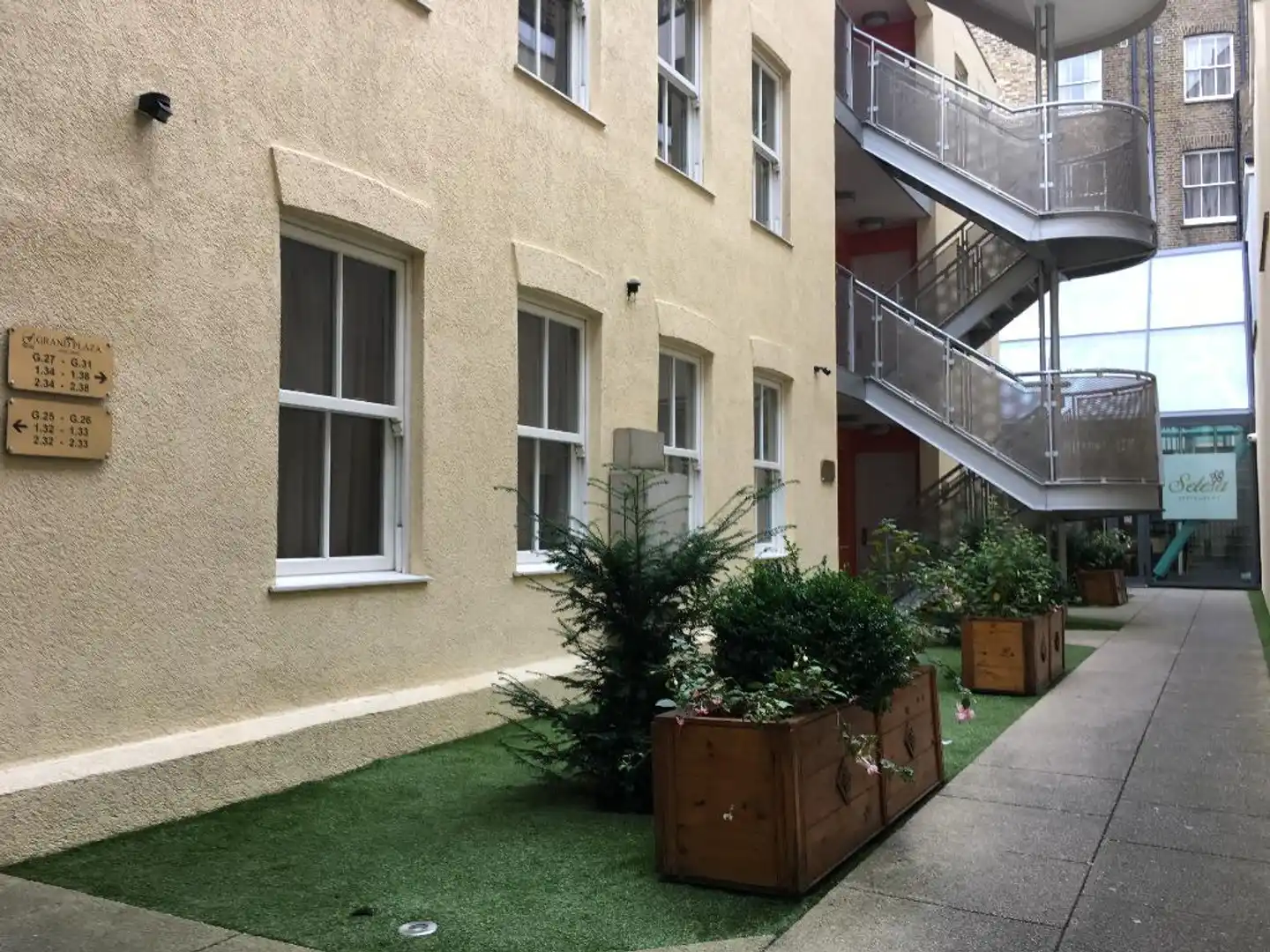 Grand Plaza Serviced Apartments Aussenansicht