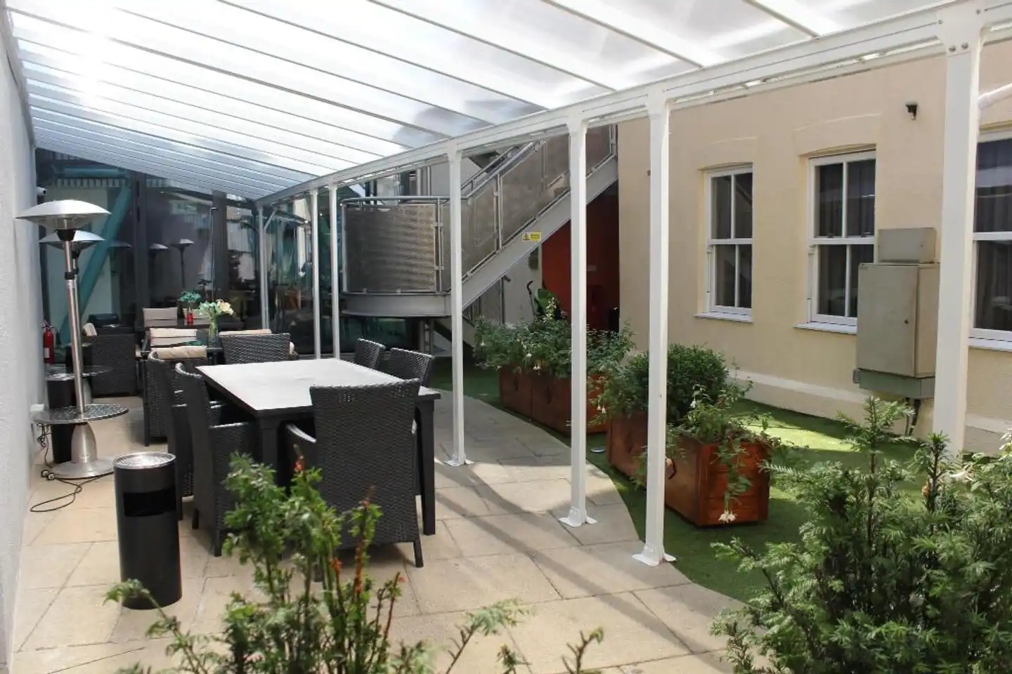 Grand Plaza Serviced Apartments Terrasse