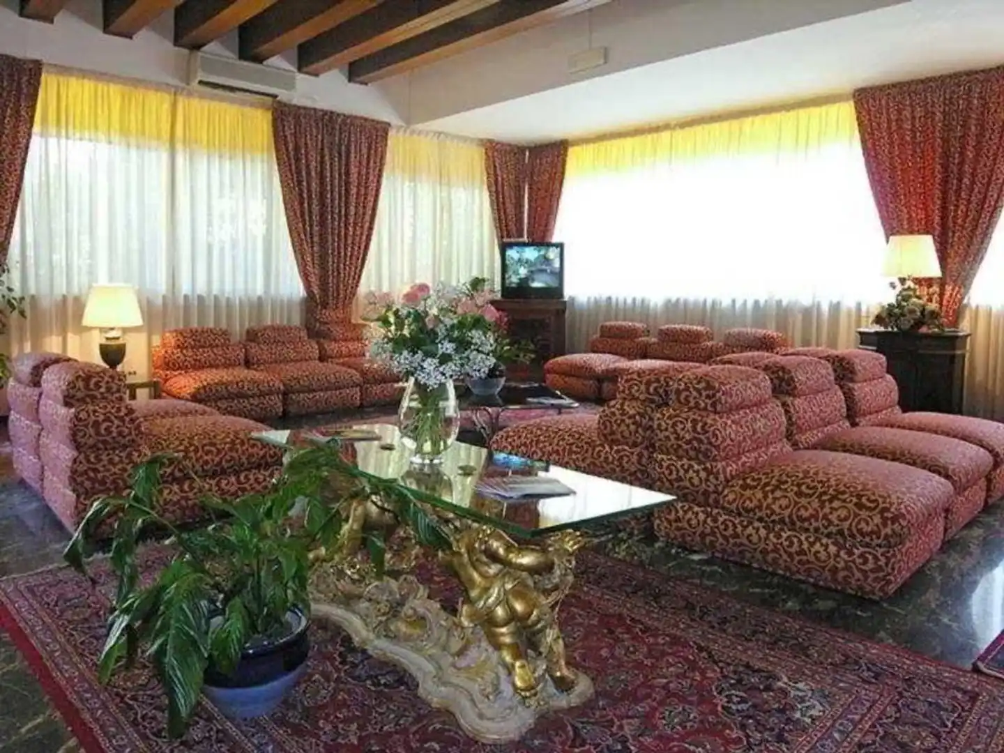 Pinewood Hotel Rome Lobby