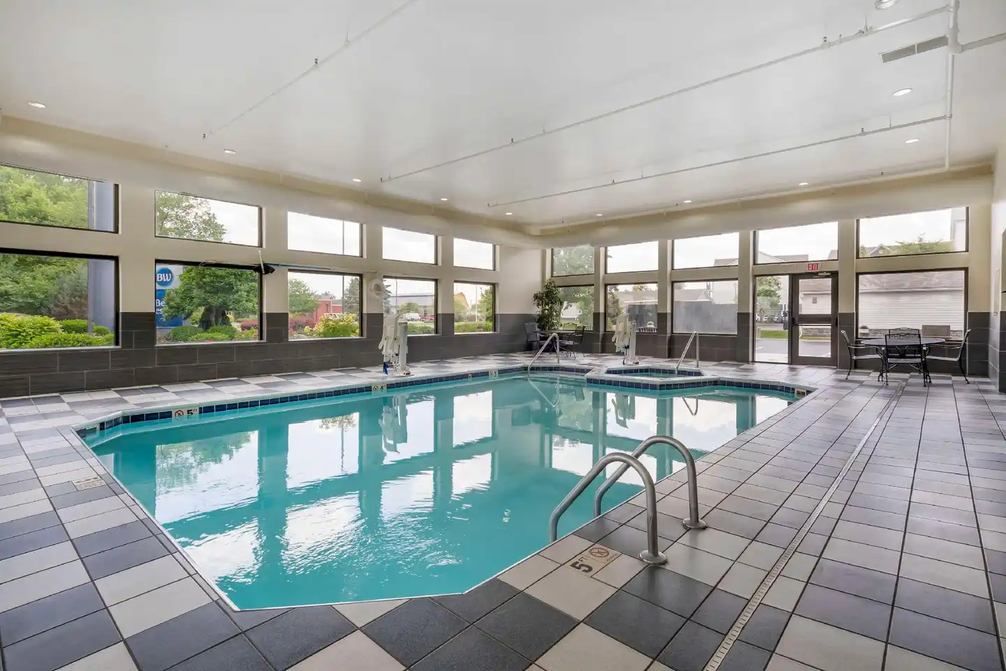 Best Western Suites Columbus Hallenbad