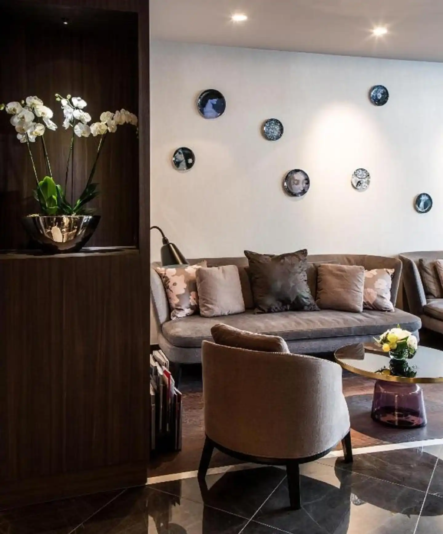 Le Parisis Lobby