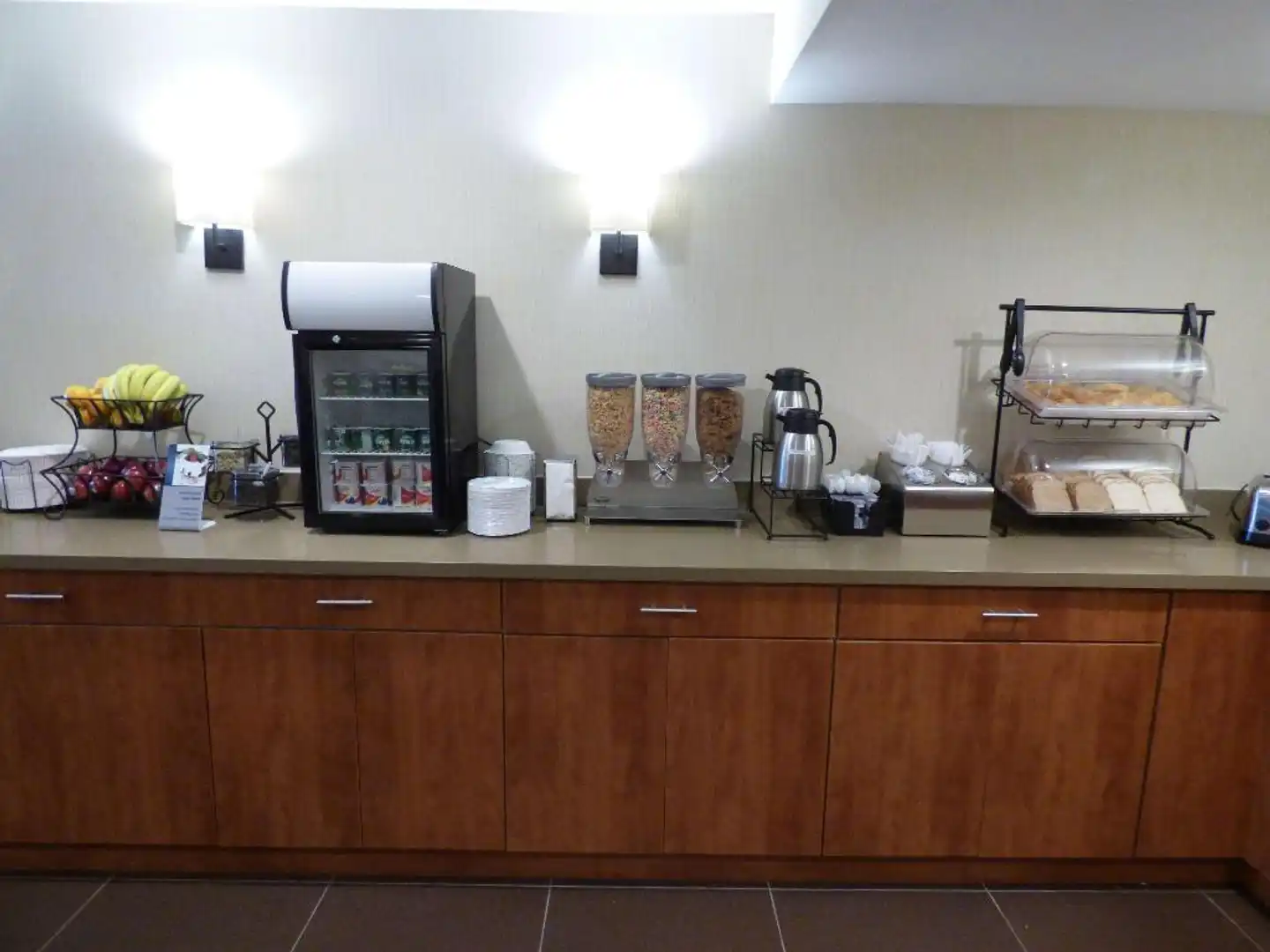 Best Western Norwalk Inn Lobby