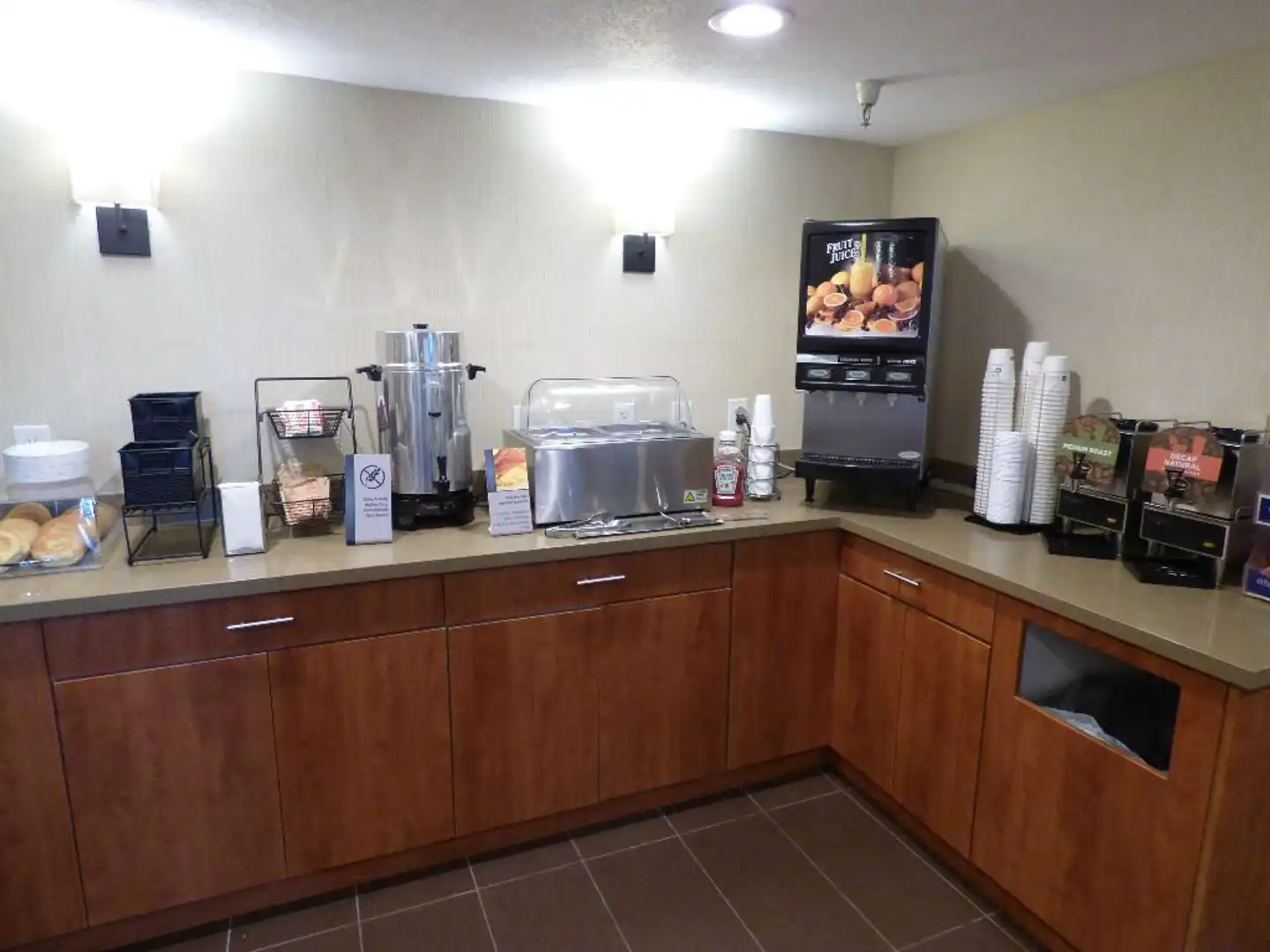 Best Western Norwalk Inn Lobby