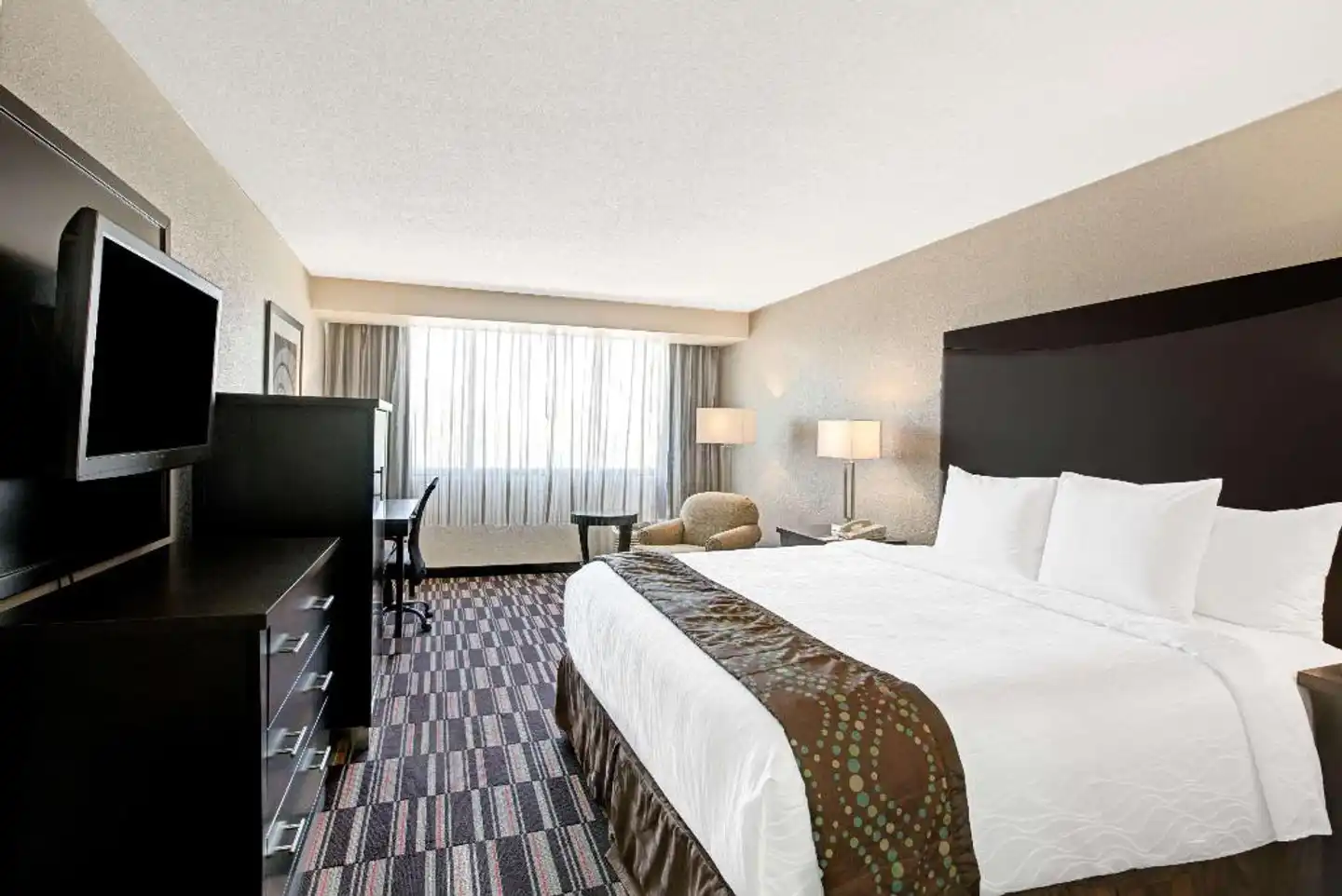 Ramada Plaza by Wyndham Charlotte Airport Conference Center Wohnbeispiel