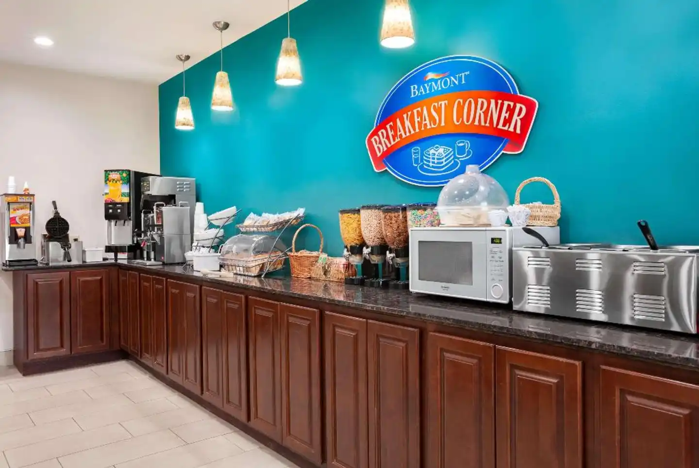 Baymont by Wyndham Evansville East Bar
