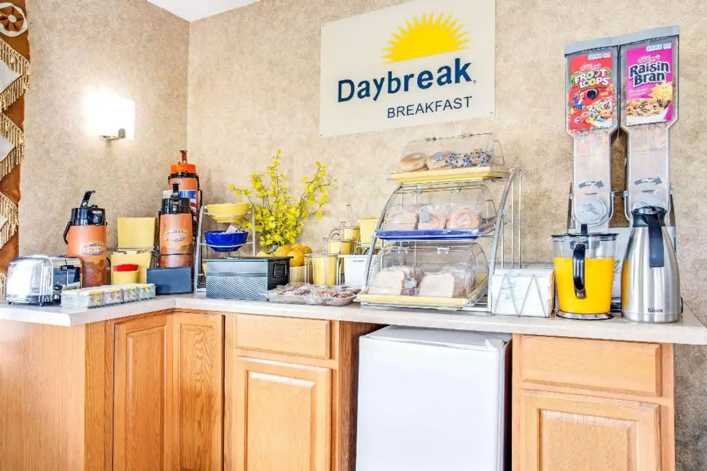 Days Inn by Wyndham Orange City/Deland Lobby