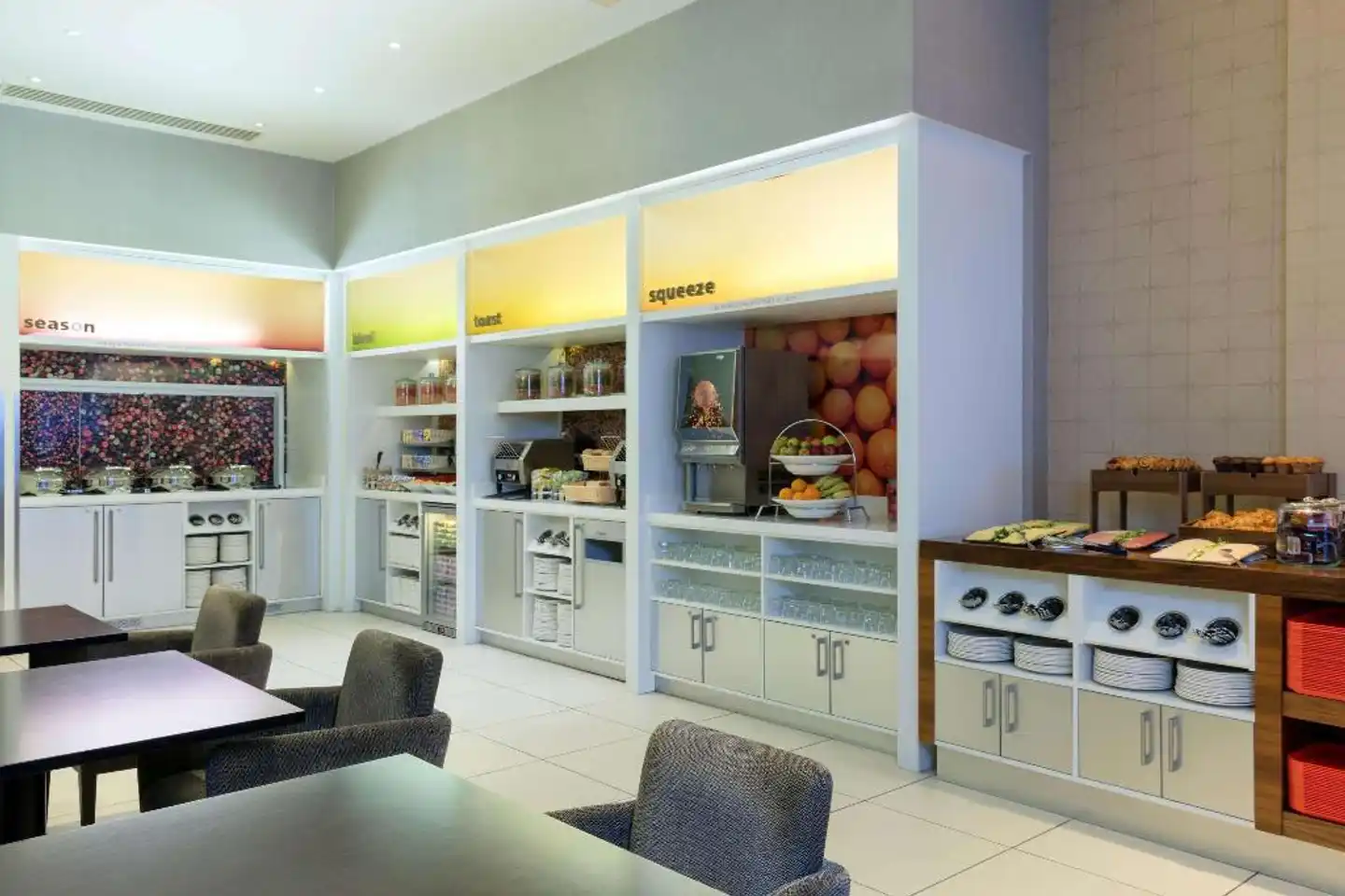 Hampton by Hilton London Croydon Lobby