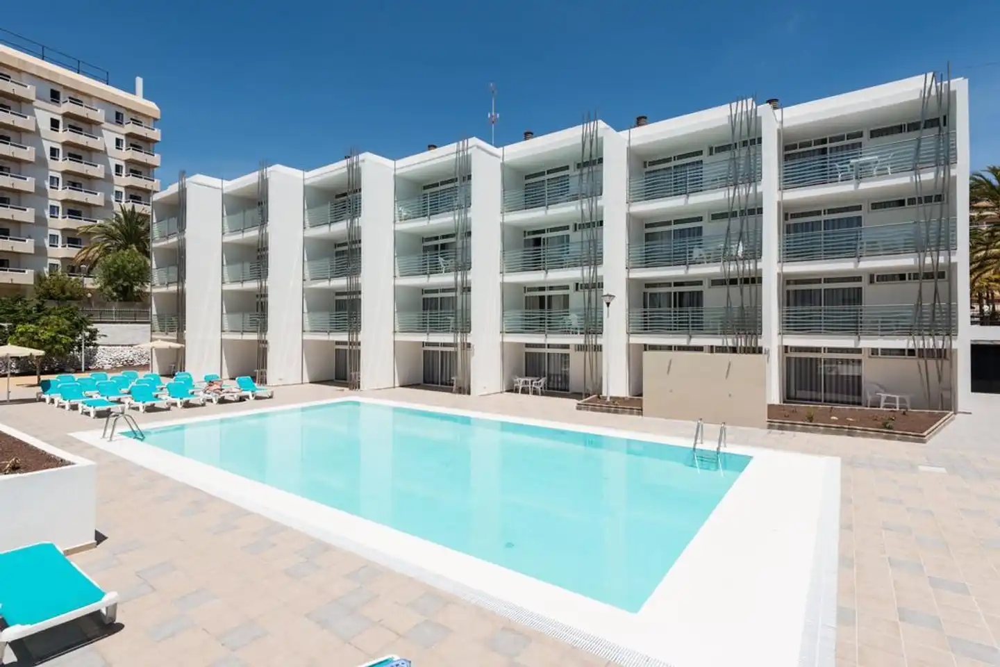 eó Las Rosas Pool