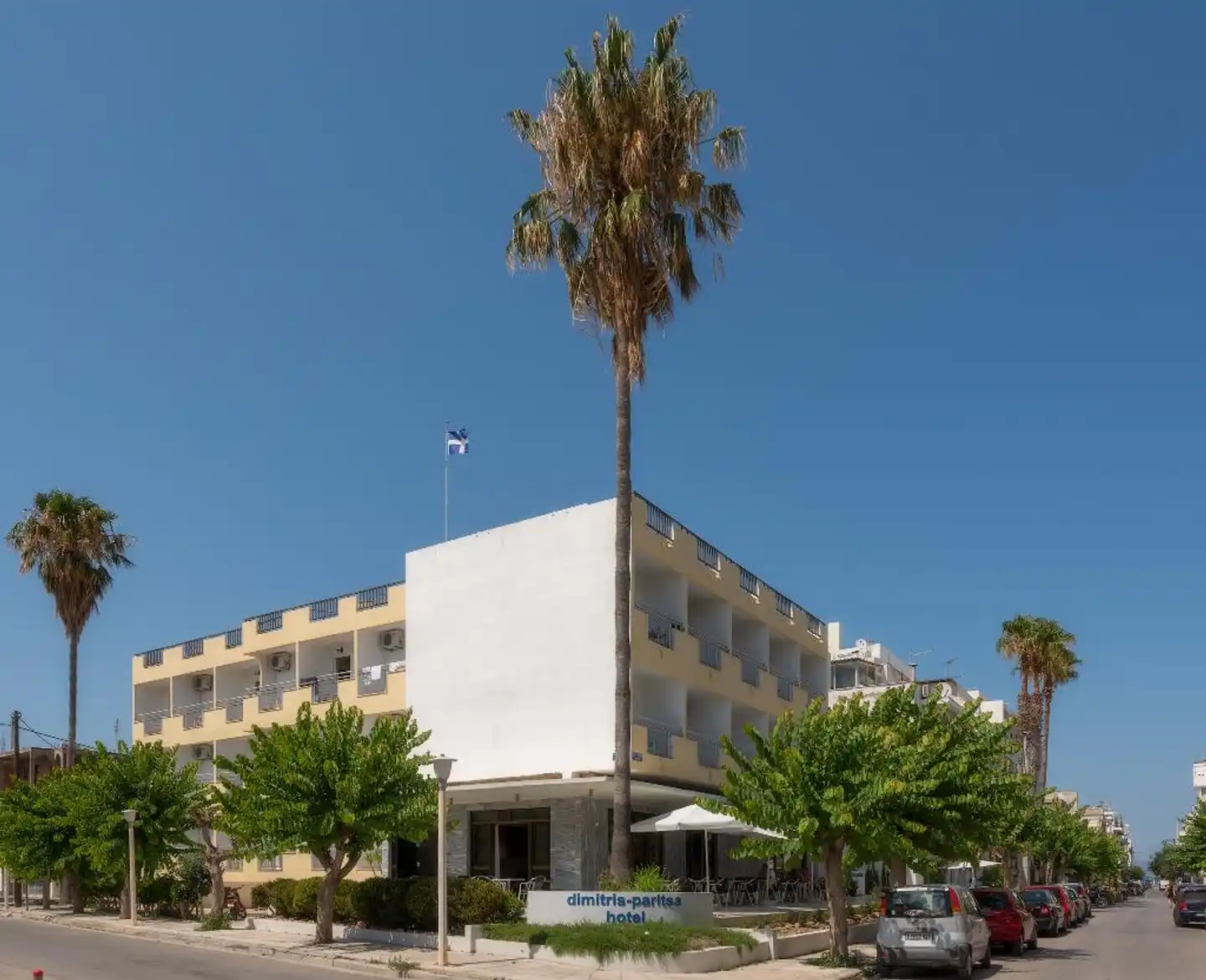 Dimitris Paritsa Hotel Aussenansicht