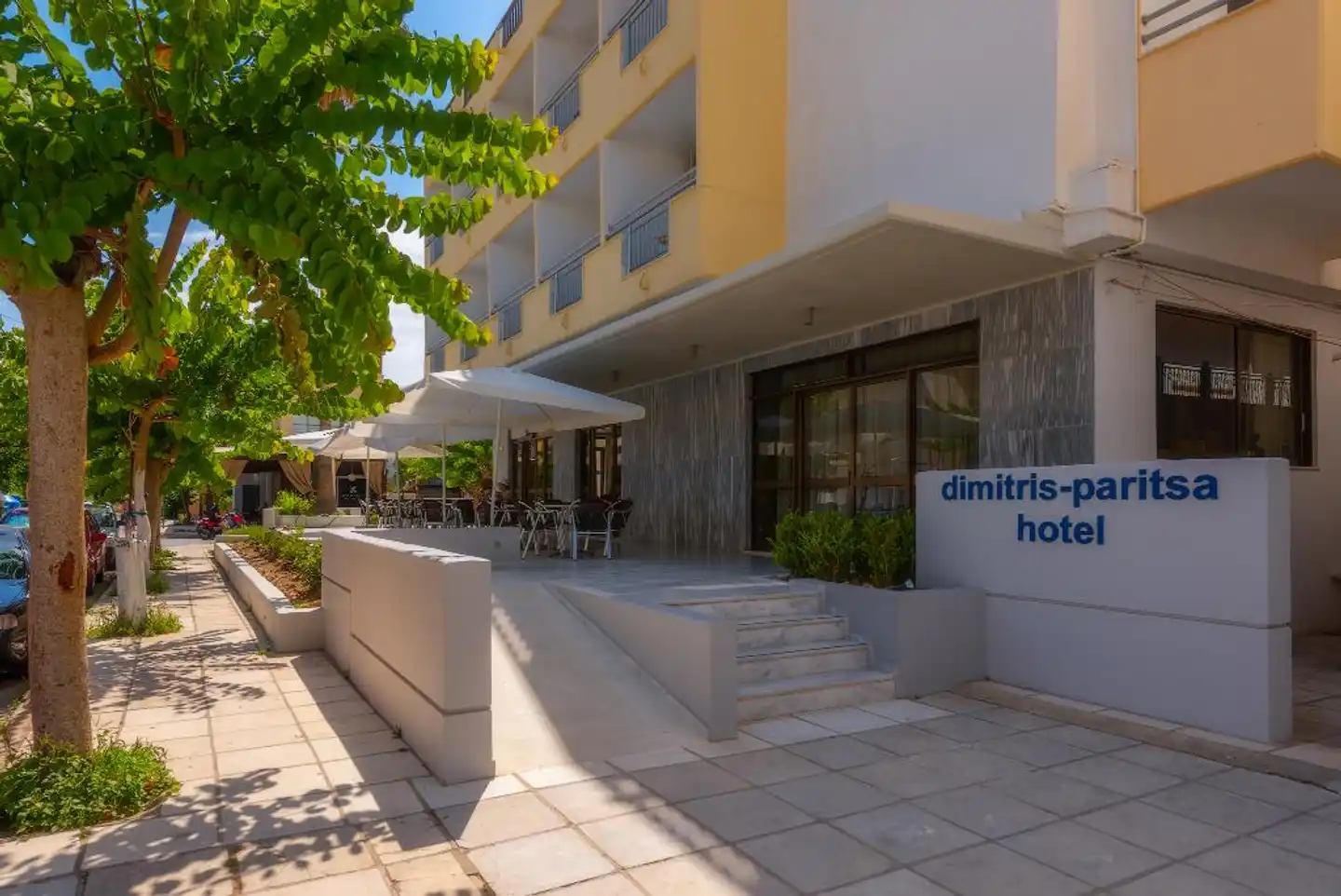 Dimitris Paritsa Hotel Aussenansicht