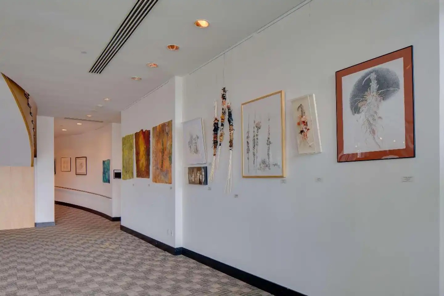 Gallery ONE - A DoubleTree Suites by Hilton Hotel Lobby