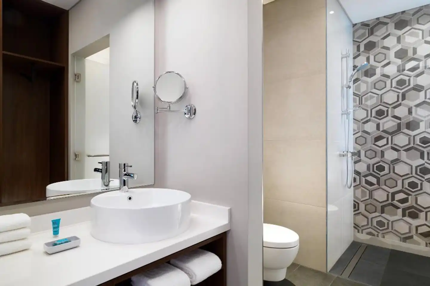 Aloft Me'aisam, Dubai Badezimmer