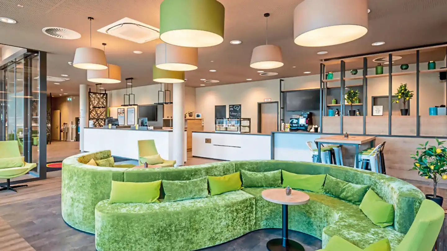 Super 8 by Wyndham Dresden Bar