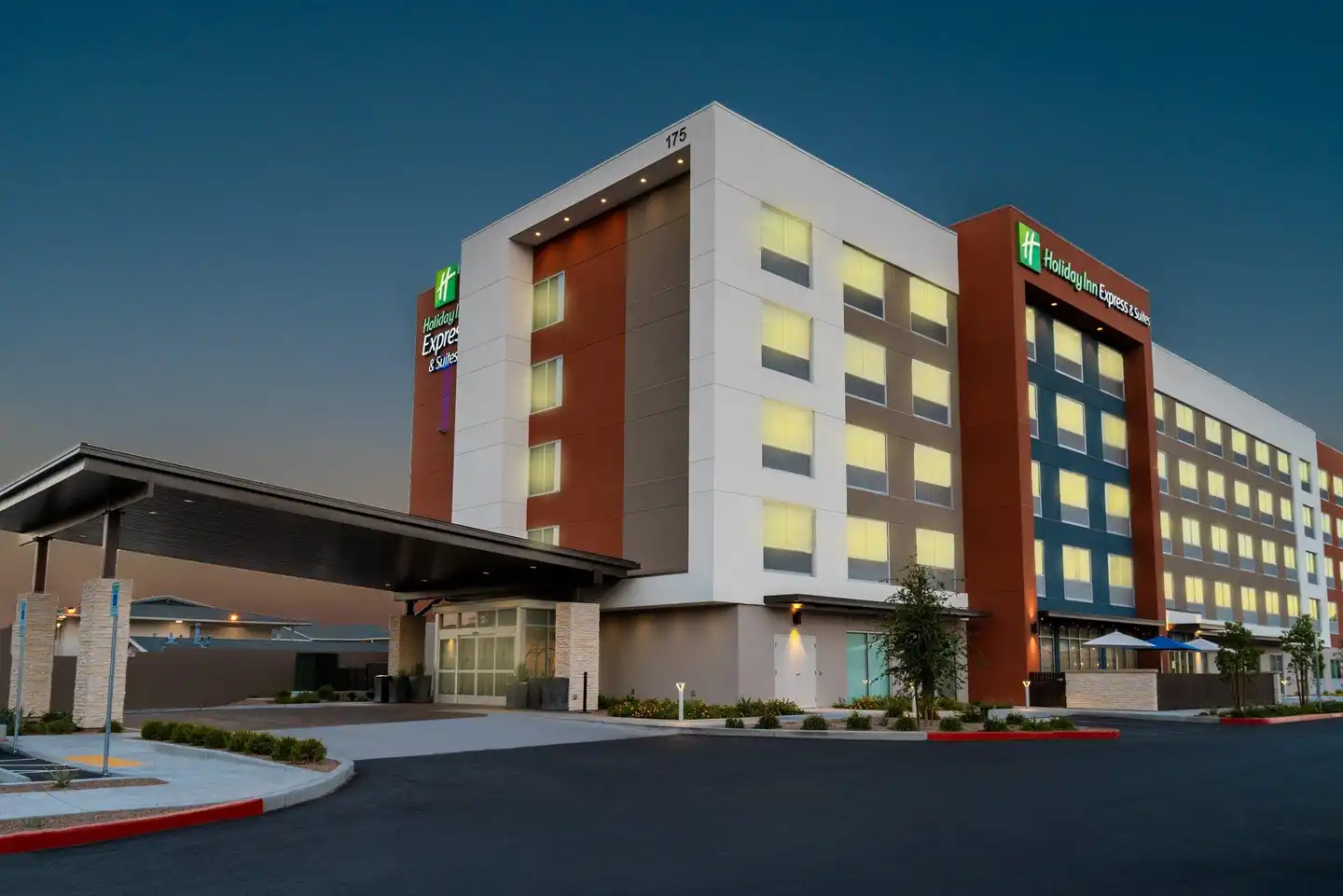 Holiday Inn Express & Suites Las Vegas - E Tropicana Aussenansicht