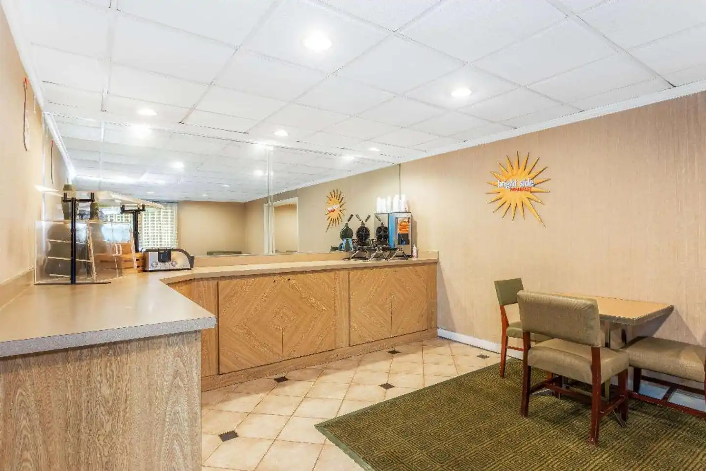 La Quinta Inn & Suites by Wyndham Orlando South Lobby