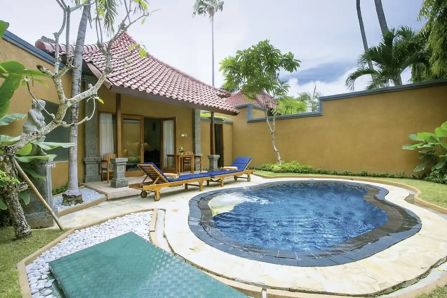 Parigata Villas Resort Pool