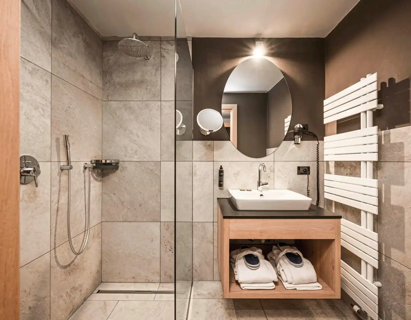 Stroblhof Active Family Spa Resort Badezimmer