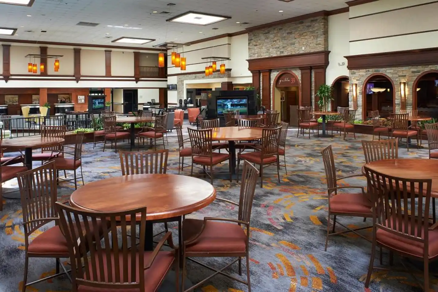 DoubleTree by Hilton Dearborn Lobby