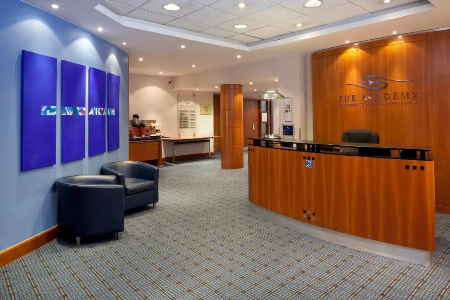 Holiday Inn Basingstoke Lobby