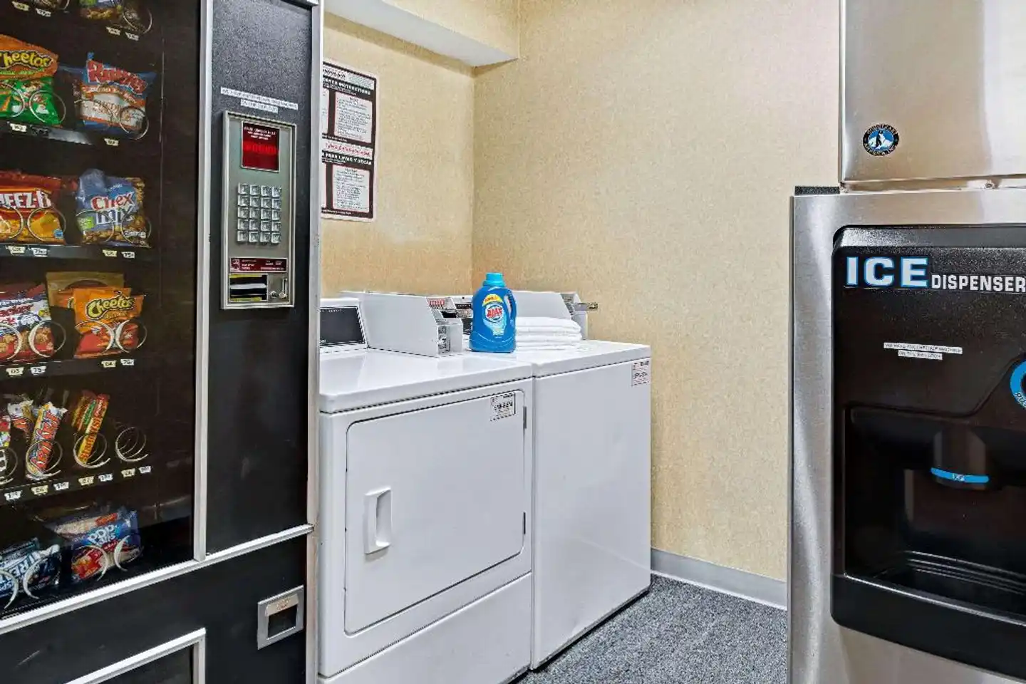 Baymont by Wyndham Indianapolis Badezimmer