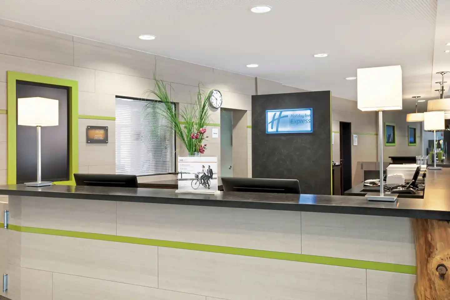 Holiday Inn Express Augsburg Lobby