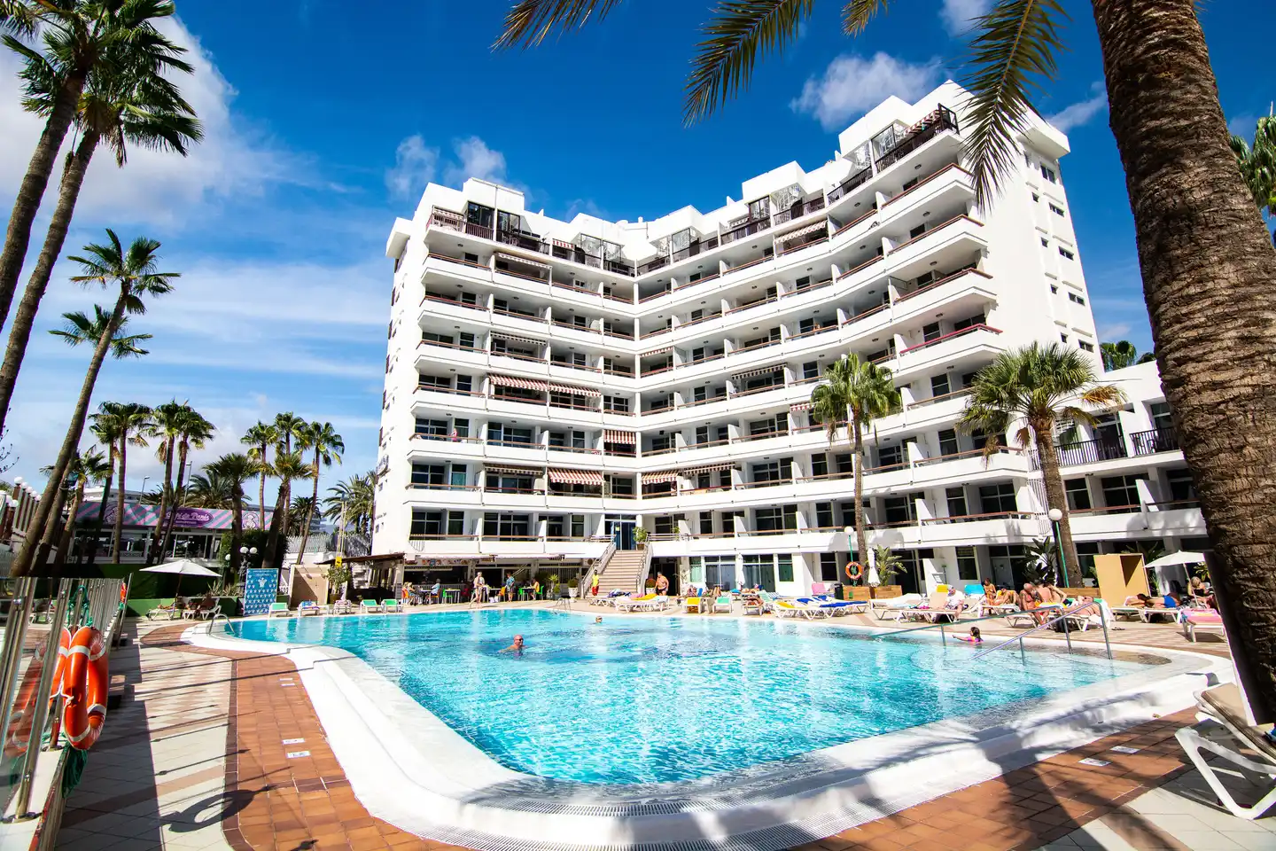 Corona Blanca Pool