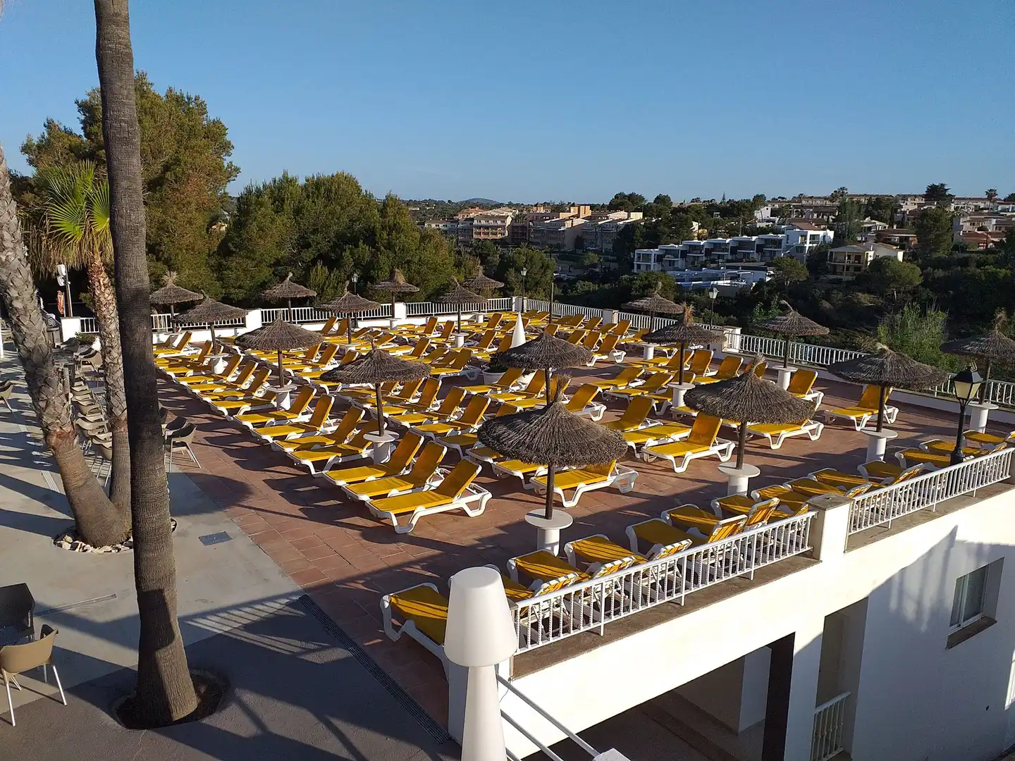 Flipflop Cala Mandia Pool