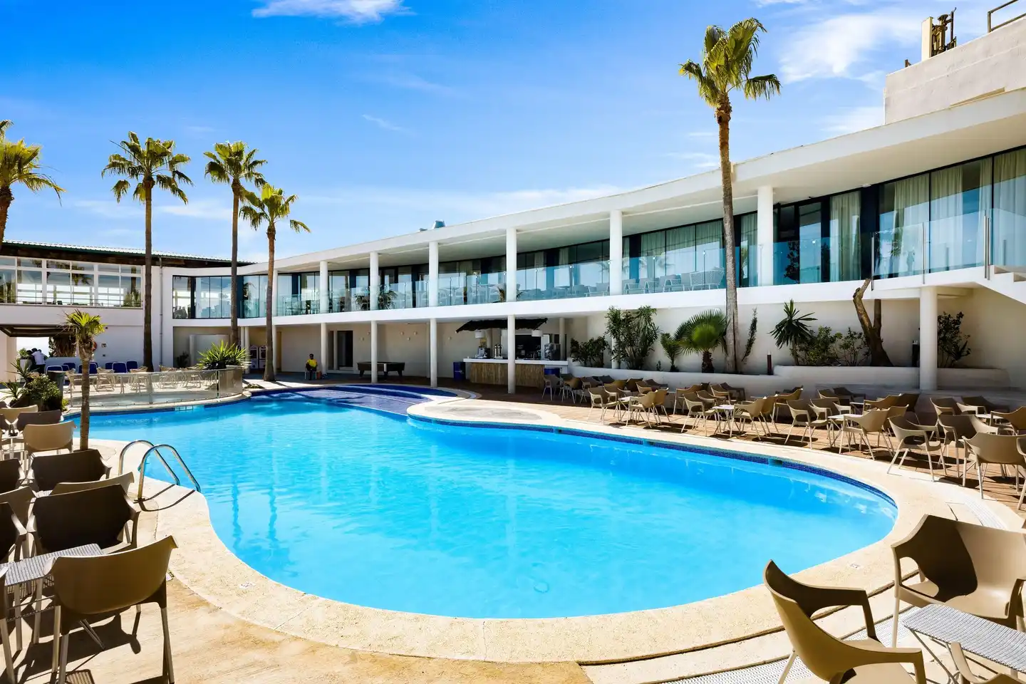 Flipflop Cala Mandia Pool