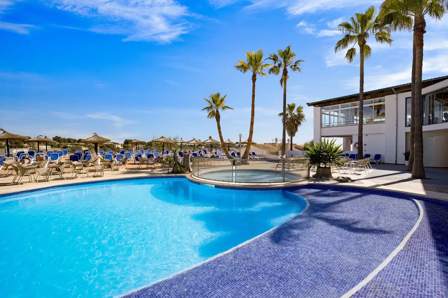 Flipflop Cala Mandia Pool