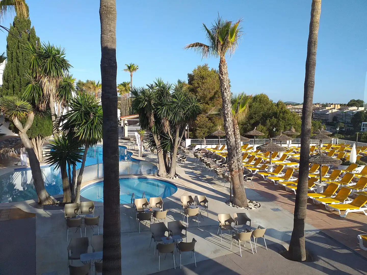 Flipflop Cala Mandia Pool