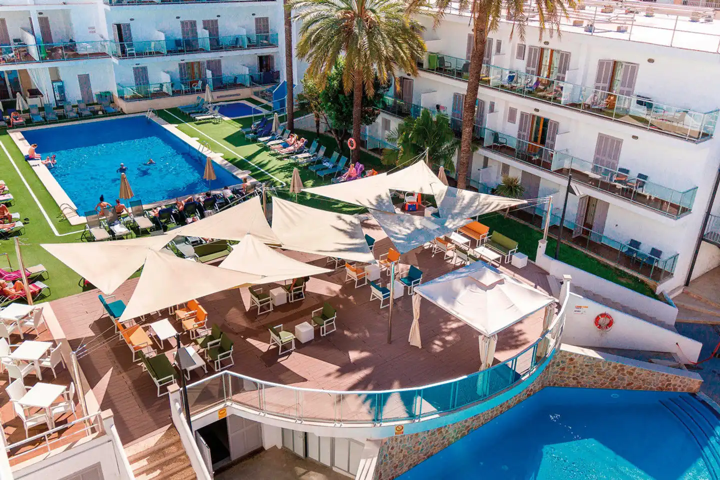 Eix Alcudia 18+ Terrasse