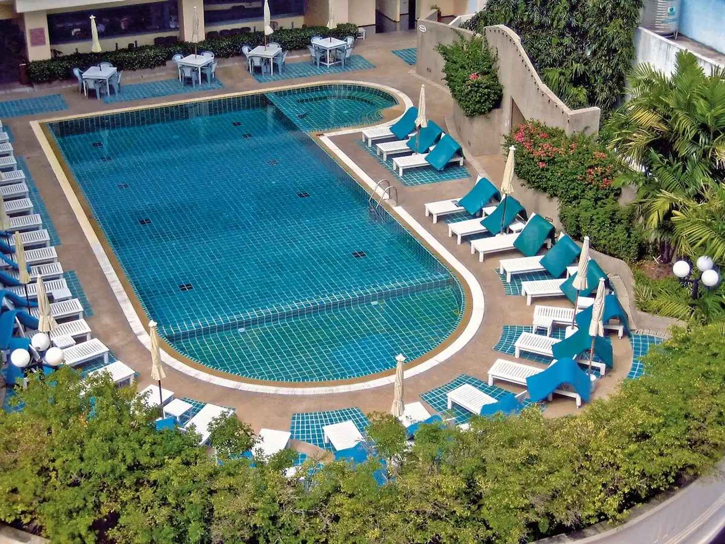 Long Beach Cha Am Pool