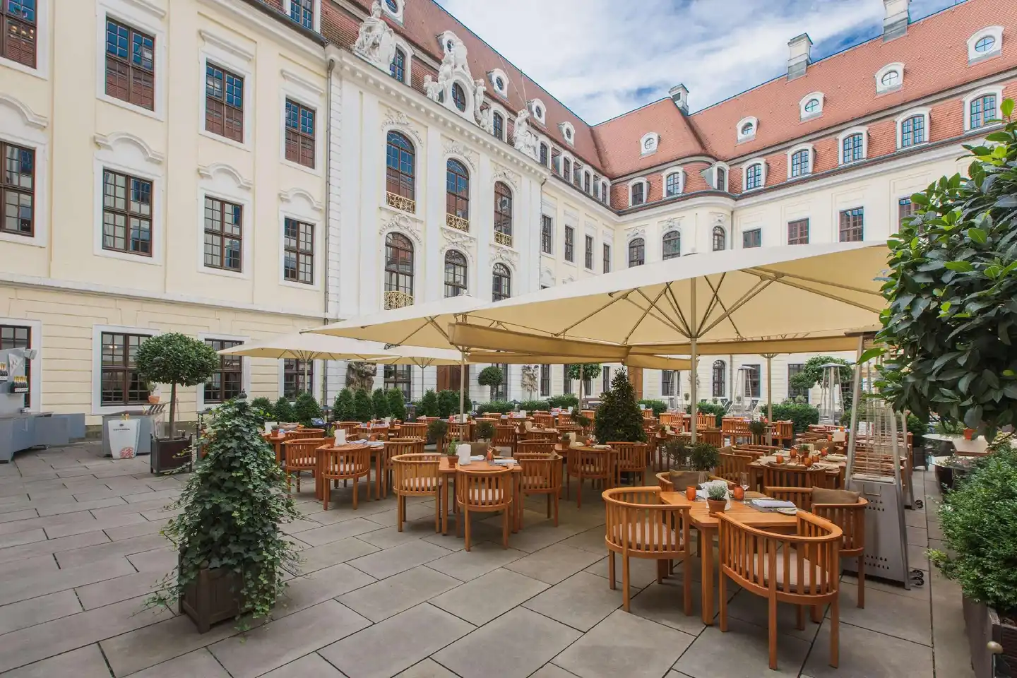 Taschenbergpalais Kempinski Dresden Terrasse
