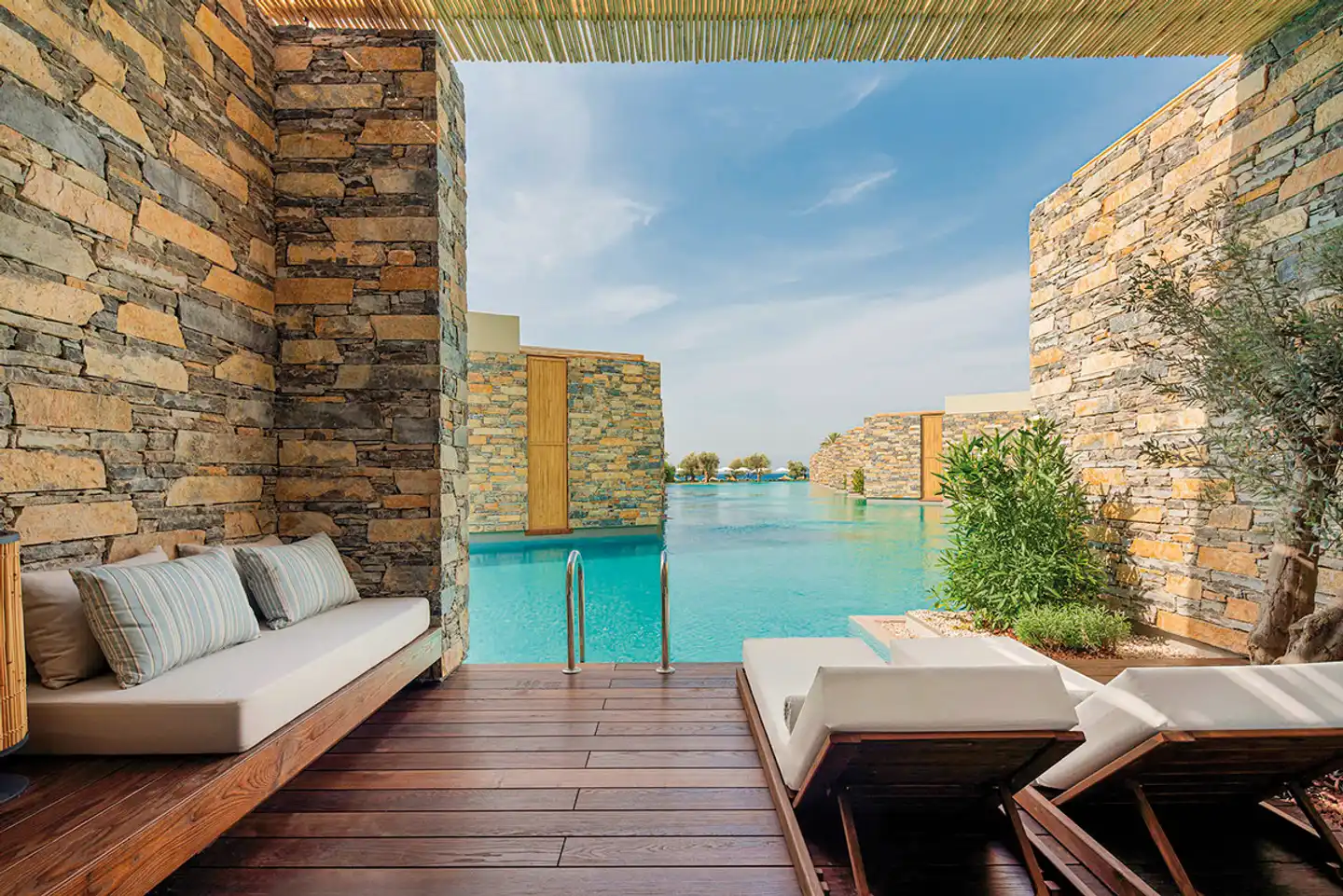 Voyage Torba Pool