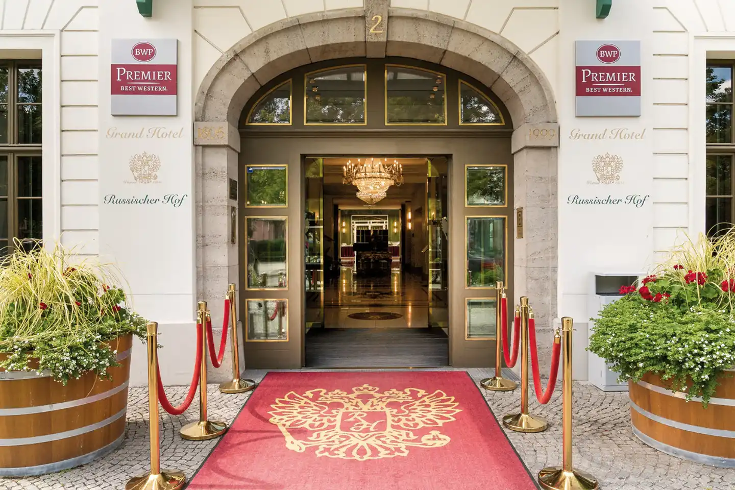 Best Western Premier Grand Hotel Russischer Hof Aussenansicht