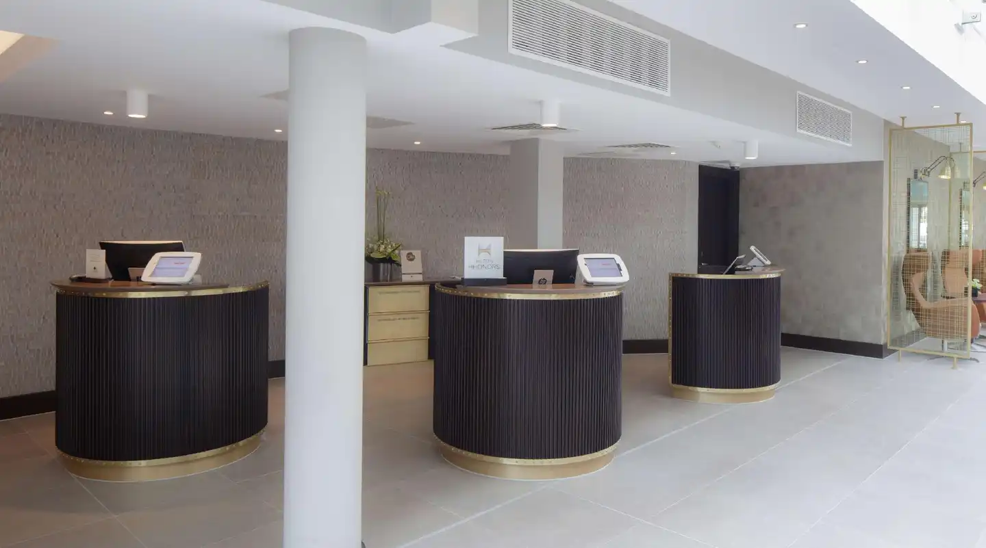 DoubleTree by Hilton London Heathrow Airport Lobby