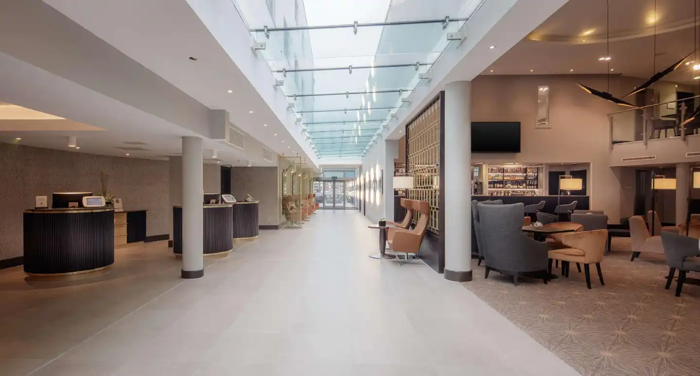 DoubleTree by Hilton London Heathrow Airport Lobby