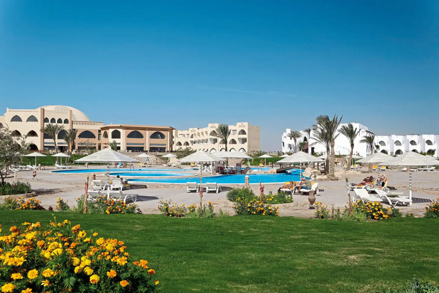 Three Corners Equinox Beach Resort Aussenansicht