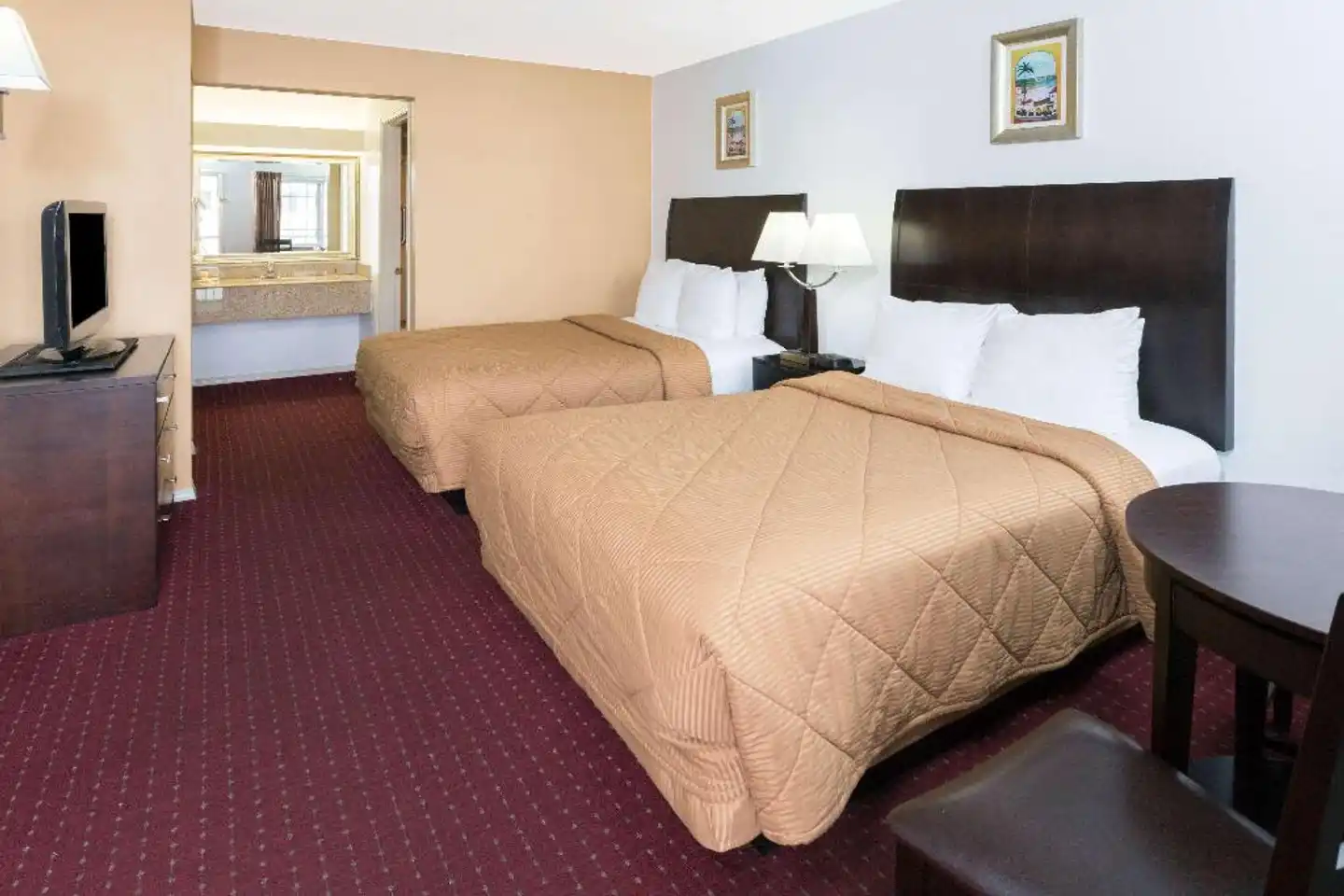 Days Inn by Wyndham Newport OR Wohnbeispiel