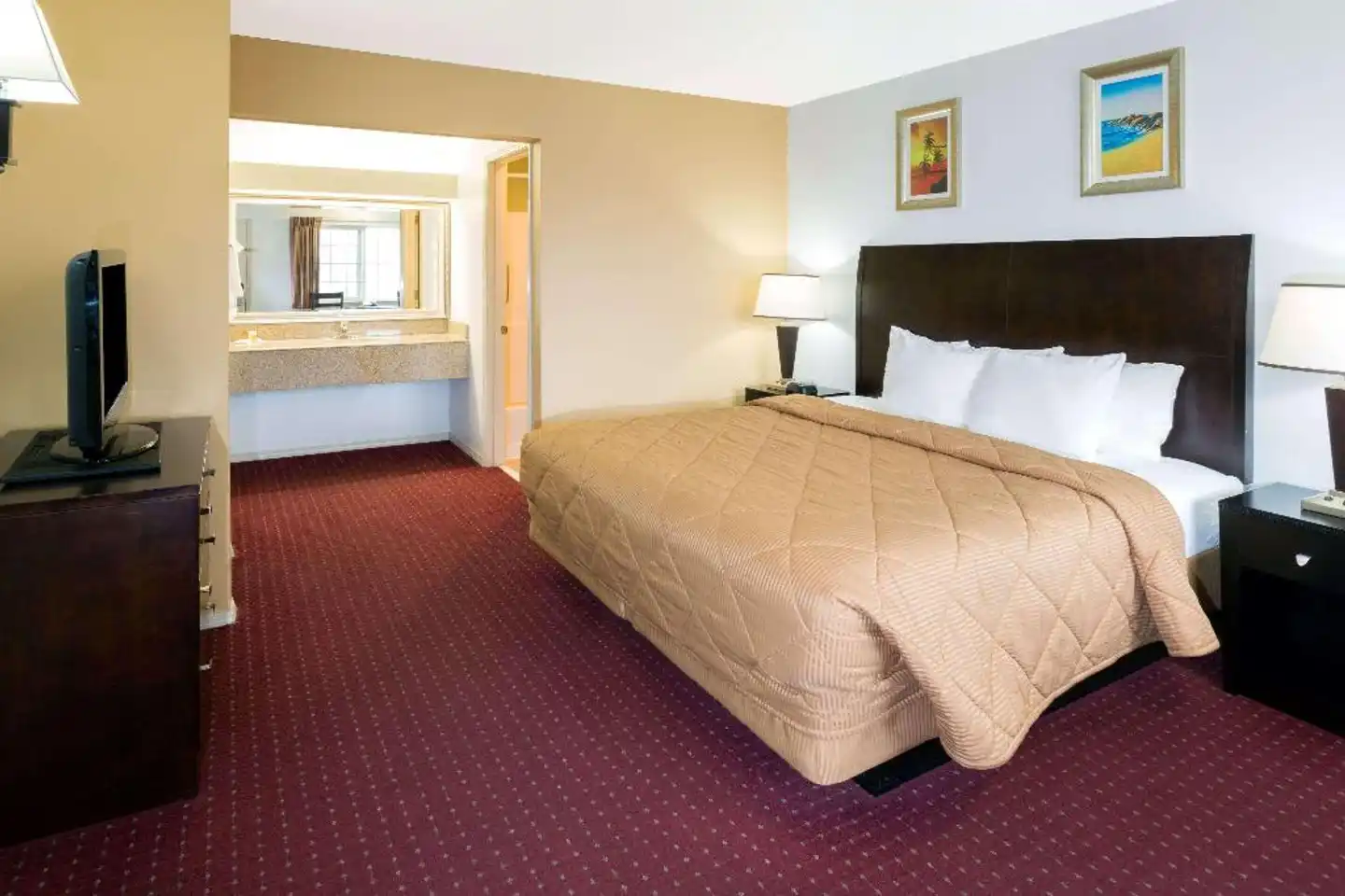 Days Inn by Wyndham Newport OR Wohnbeispiel