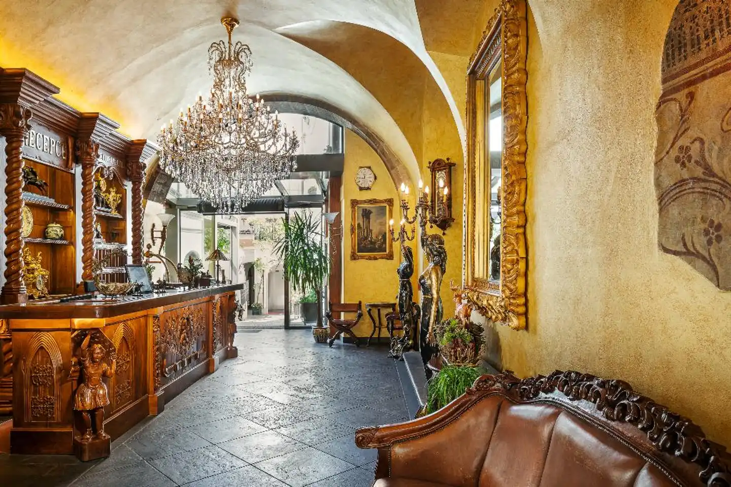 The Iron Gate Hotel & Suites Lobby
