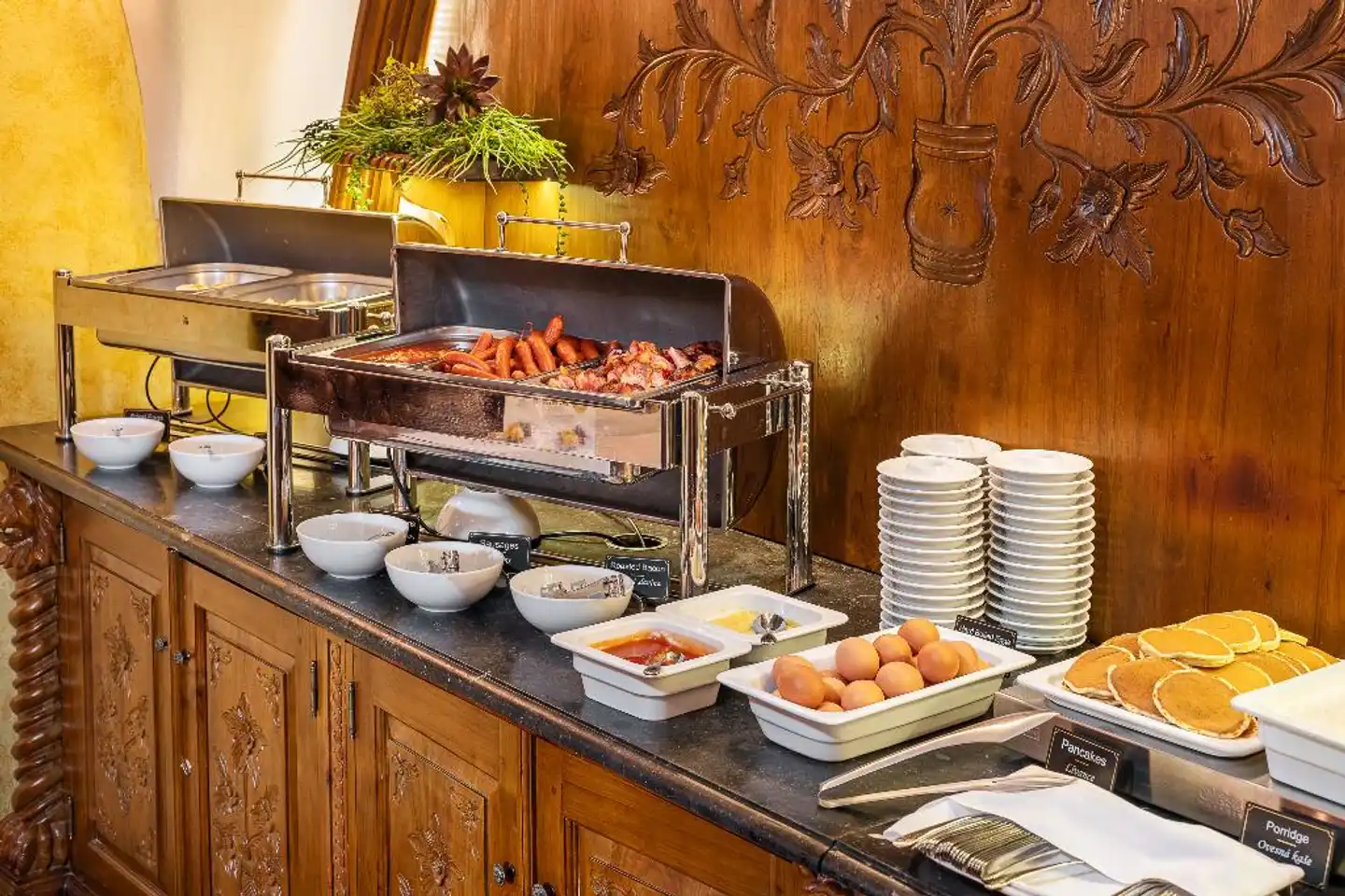 The Iron Gate Hotel & Suites Restaurant